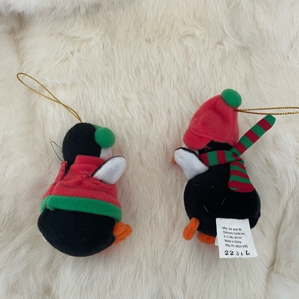 Hallmark Magnetic Kissing Penguins. Y2K - Picture 4 of 5